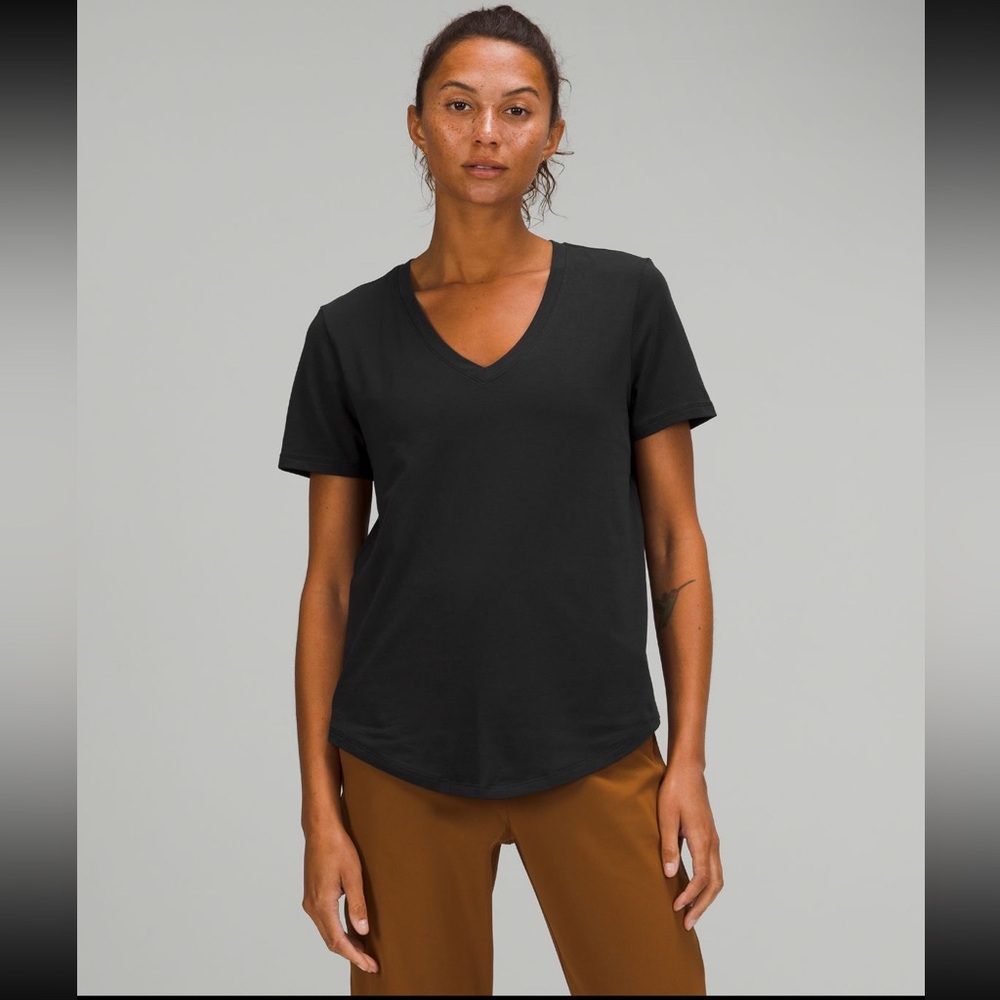 Lululemon Black Love V-Neck T-Shirt Size 8 Never Worn